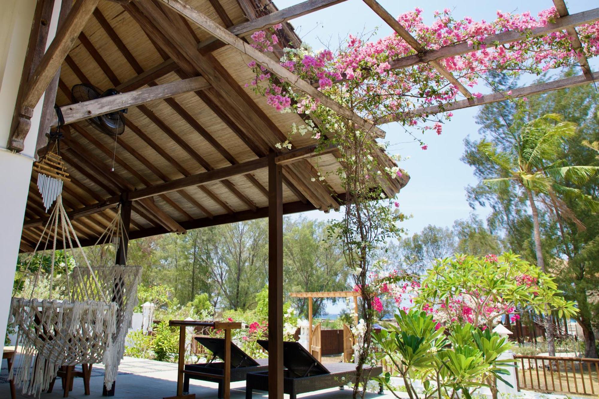 Villa Sunset Beach Gili Trawangan Buitenkant foto