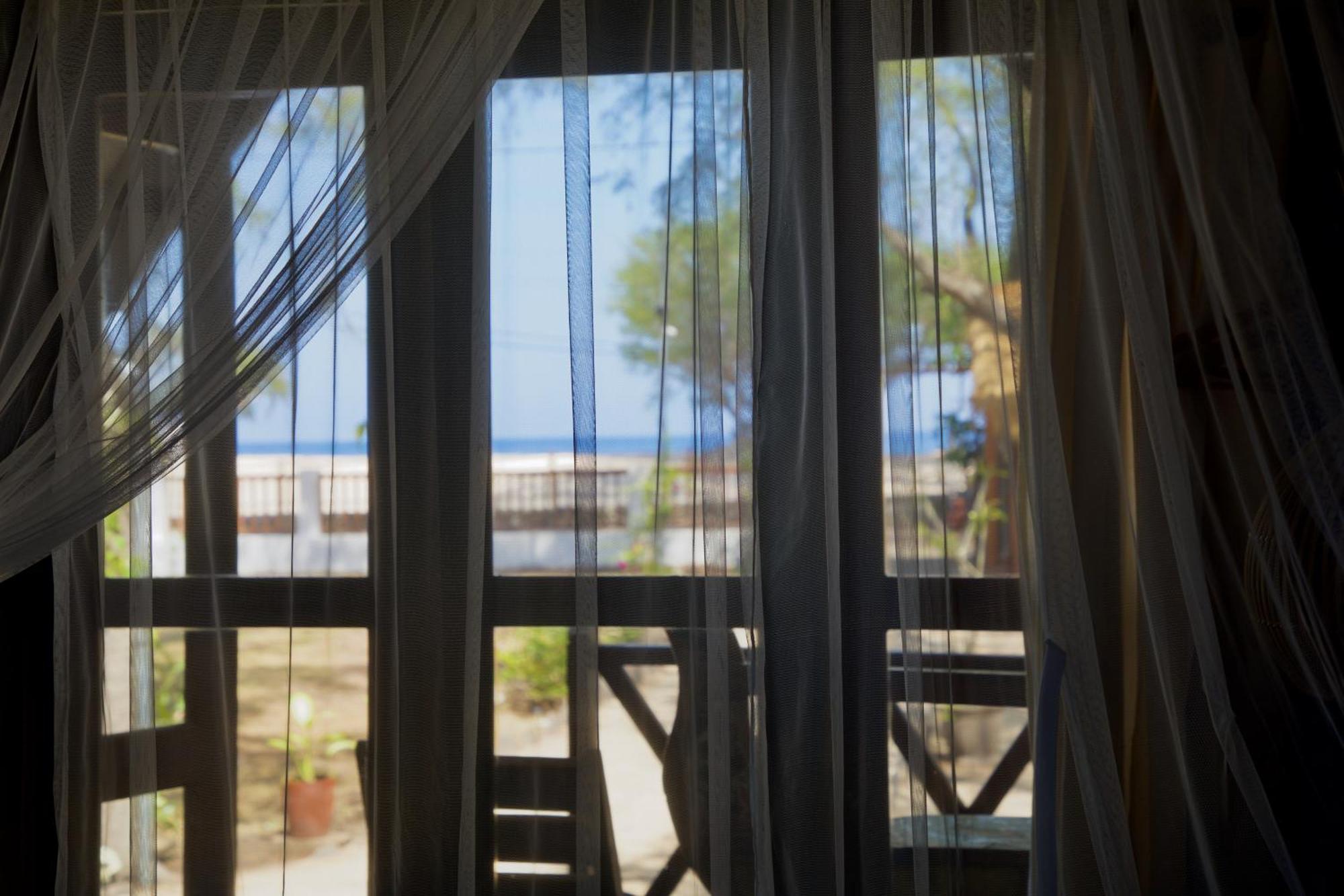 Villa Sunset Beach Gili Trawangan Buitenkant foto