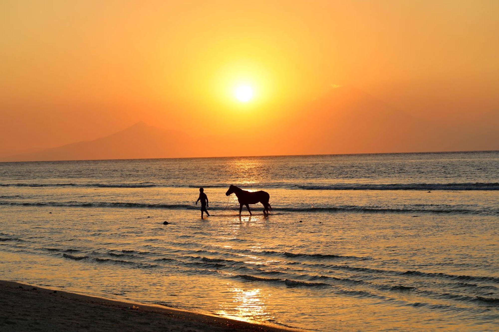 Villa Sunset Beach Gili Trawangan Buitenkant foto