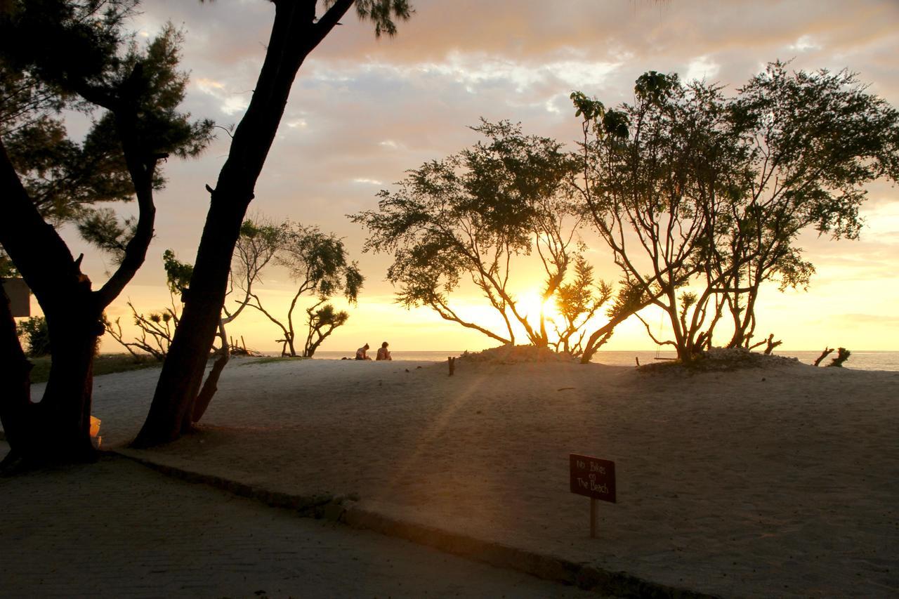 Villa Sunset Beach Gili Trawangan Buitenkant foto